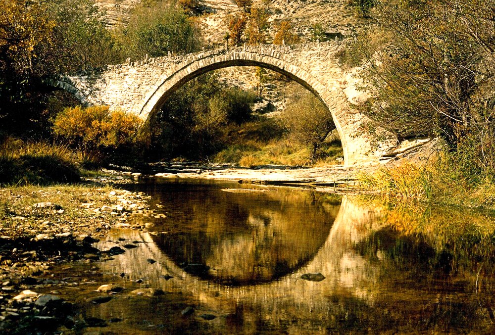 Πηγές & γεφύρια