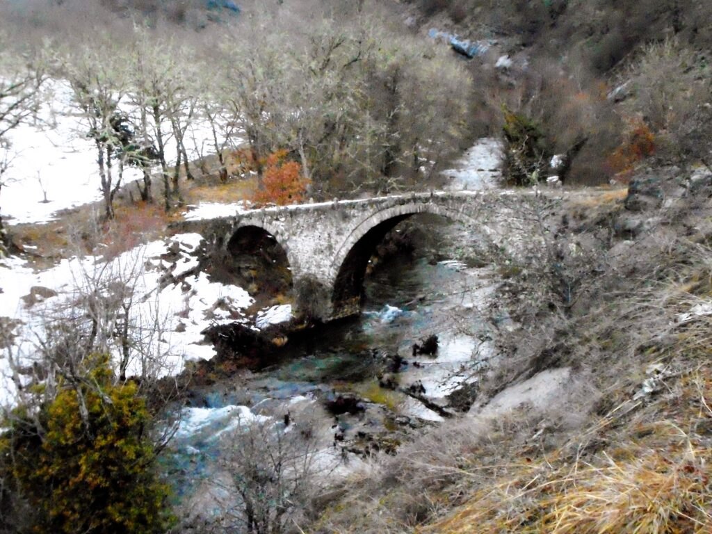 Πηγές και γεφύρια της Μόρφης — φωτογραφία 3