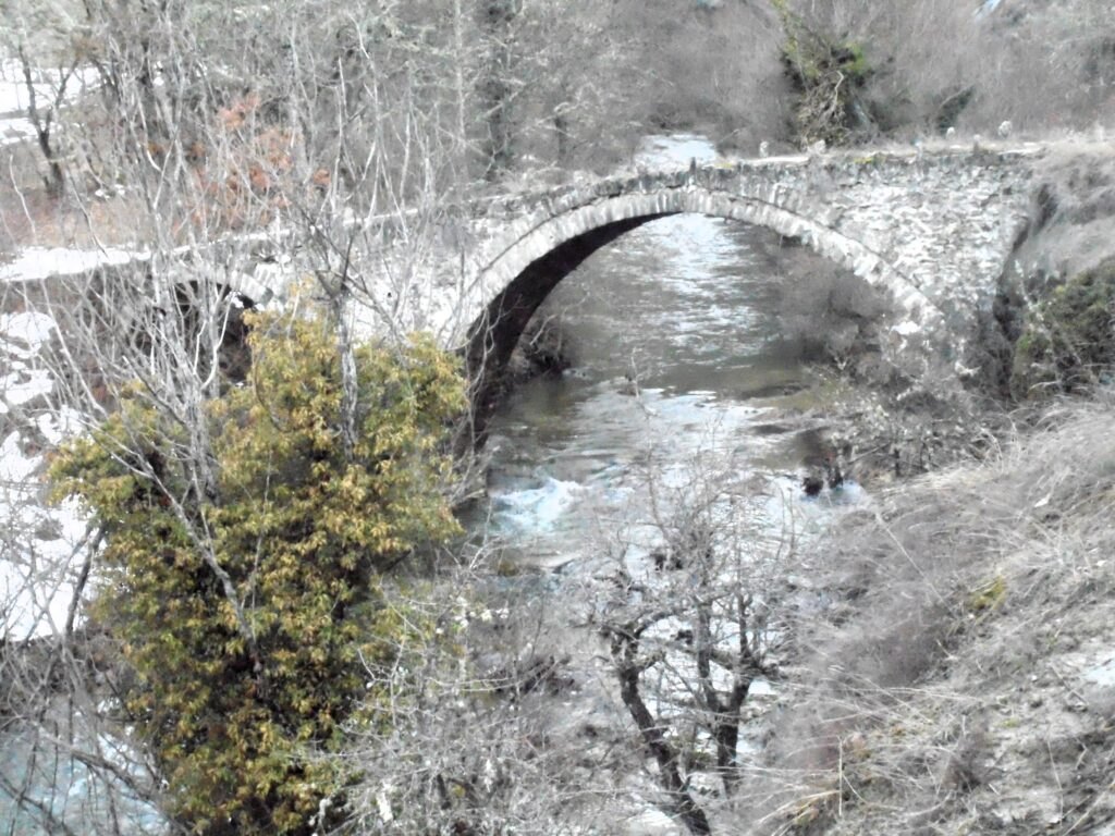 Πηγές και γεφύρια της Μόρφης — φωτογραφία 4